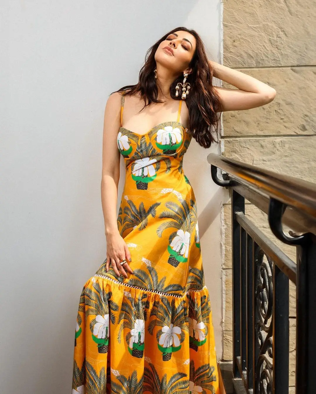 MODEL KAJAL AGGARWAL PICS IN INDIAN TRADITION YELLOW COLOR GOWN 7